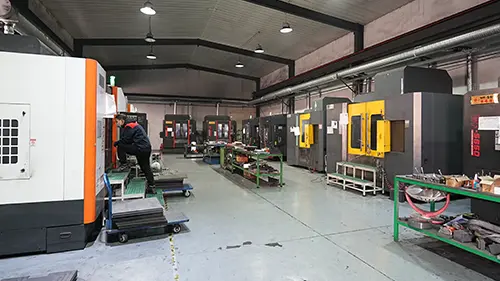 அச்சு தயாரிப்பு பட்டறை அதன் வலுவான திறன்களின் மூலம் தரத்தின் உறுதியான அடித்தளத்தை உருவாக்கியுள்ளது